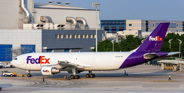 聯(lián)邦快遞開通英國(guó)至美國(guó)跨大西洋貨運(yùn)航班.jpg